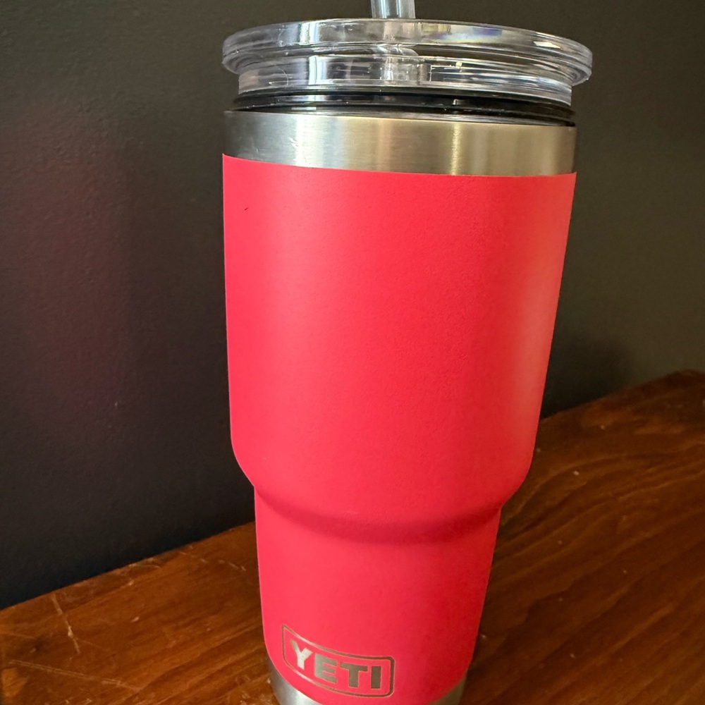 Vibrant Red Stainless Steel 30oz Yeti Tumbler with Clear Lid